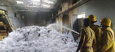 ​முத்தூரில் ஸ்பின்னிங் மில்லில் தீ விபத்து