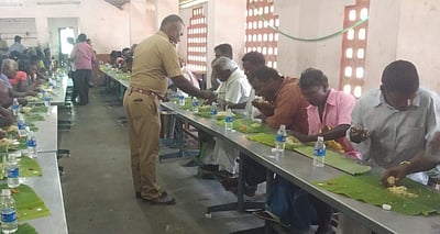 கைது செய்யப்பட்ட மாற்றுத் திறனாளிகளுக்கு தலை வாழை விருந்து!