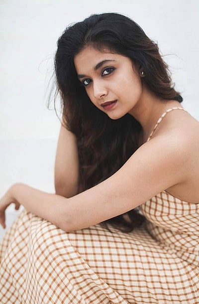 ஸ்லீவ்லெஸ்ஸில் தெறிக்கவிடும் கீர்த்தி சுரேஷ் - புகைப்படங்கள்