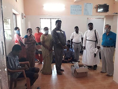 கூத்தாநல்லூர்: மன வளர்ச்சி குன்றியோர் பள்ளியில் கிறிஸ்துவ சபை டைல்ஸ் பதிப்பு