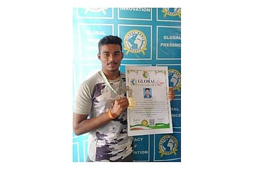 ஒற்றைக் கையில் 5 மணி நேரம் சிலம்பம் சுற்றி கம்பம் மாணவர் சாதனை