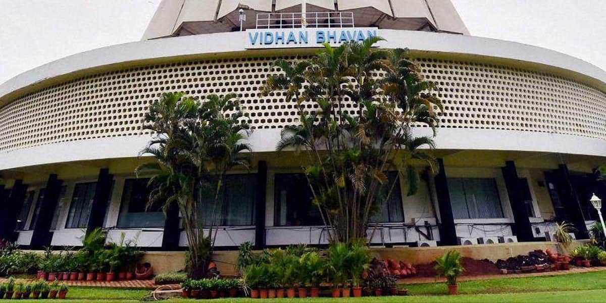 மகாராஷ்டிரம்: விதான் பவனுக்கு சைக்கிள் பேரணி மேற்கொண்ட காங். எம்எல்ஏக்கள்