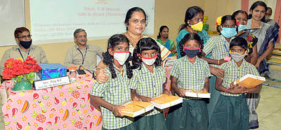 ‘சமூகத்திலும் பெண்களுக்கு அதிகாரம் அவசியம்’