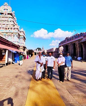 கோடை வெயில்: ஸ்ரீரங்கம் கோயிலில் தரைவிரிப்புகள்