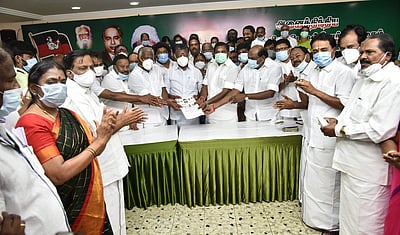 அதிமுகவின் இரண்டாம் கட்ட வேட்பாளர் பட்டியல் வெளியீடு