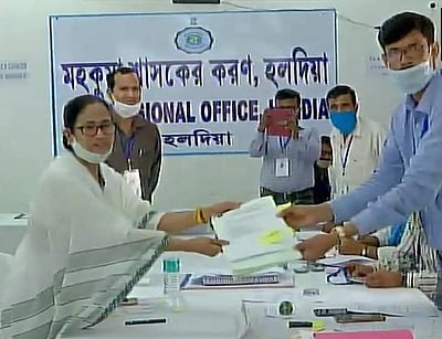 நந்திகிராமில் மம்தா வேட்புமனு தாக்கல்