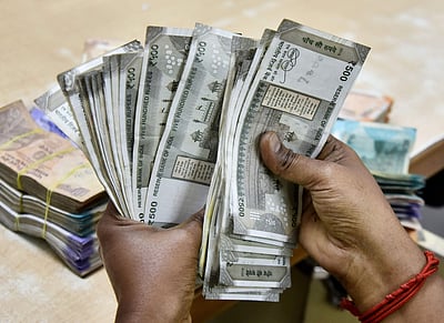 சென்னை பூக்கடை பகுதியில் 16.5 கிலோ வெள்ளி, ரூ. 4 லட்சம் பறிமுதல்