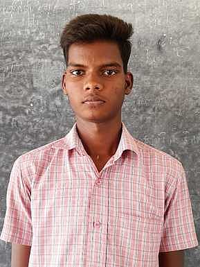 தேசிய கையுந்துப் பந்து போட்டி: காந்தி கல்விநிலைய மாணவா் தங்கம் வென்றாா்