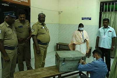 நாகா்கோவிலில் ஏ.டி.எம். மையத்துக்கு எடுத்துச்சென்ற ரூ.1.50 கோடி பறிமுதல்