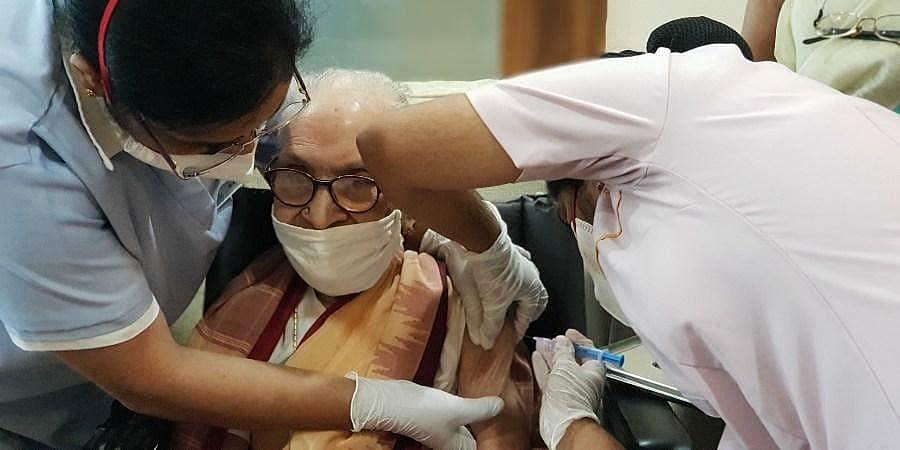 103 வயது பாட்டி செய்த துணிச்சலான காரியம்: அனைவருக்கும் முன்மாதிரியானார்