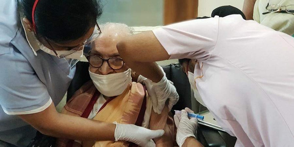 103 வயது பாட்டி செய்த துணிச்சலான காரியம்: அனைவருக்கும் முன்மாதிரியானார்