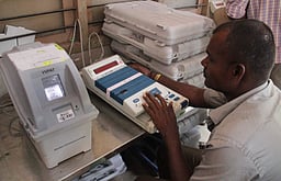 வாக்காளா் தகவல் சீட்டு கிடைக்கவில்லை: பொதுமக்கள் புகாா்