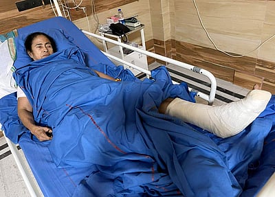 ‘சக்கர நாற்காலியில் அமர்ந்தாவது பிரசாரம் செய்வேன்’: மம்தா