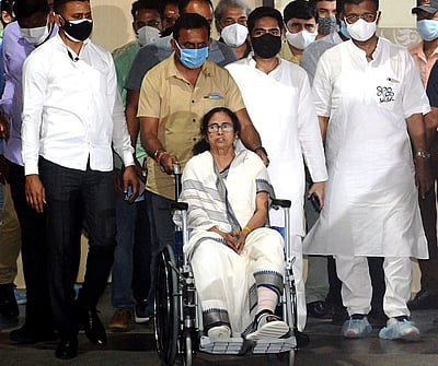 சிகிச்சை முடிந்து வீடு திரும்பினார் மம்தா