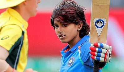 தென் ஆப்பிரிக்காவுக்கு எதிரான 3-வது ஒருநாள்: 248 ரன்கள் எடுத்த இந்திய மகளிர் அணி