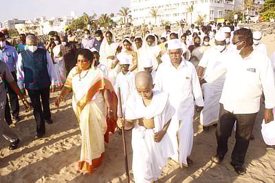 விடுதலைப் பெருவிழா சிறப்பு நிகழ்ச்சி: தமிழிசை தொடக்கி வைத்தார்