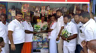 செய்யாறு அதிமுக வேட்பாளா் வாக்குச் சேகரிப்பு