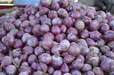 வெங்காயத் தோலை தூக்கி எறியாதீர்கள்!