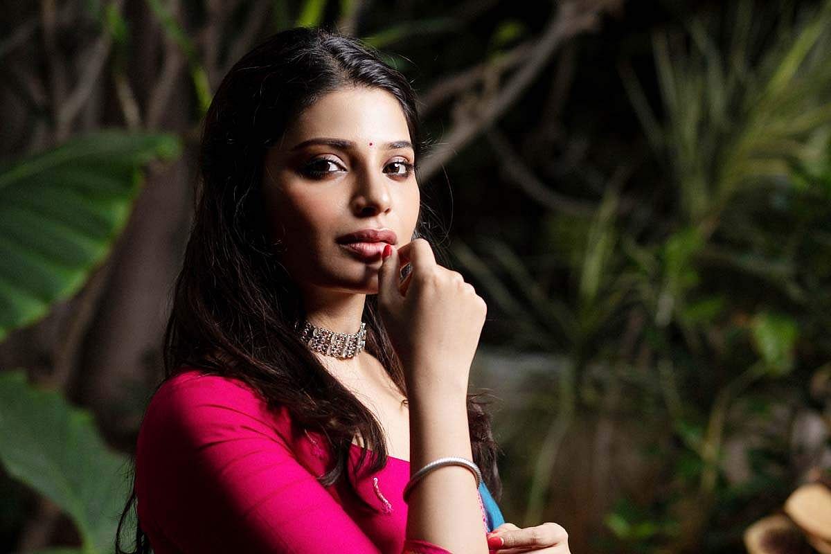 தமிழ் சினிமாவில் மீசைய முறுக்கு திரைப்படத்தின் மூலம் கதாநாயகியாக அறிமுகமானவர் நடிகை ஆத்மிகா. படம் இன்ஸ்டாகிராம்