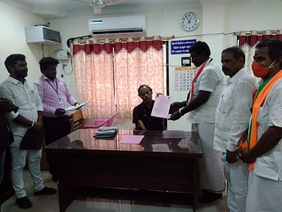 மாதவரத்தில் அதிமுக வேட்பாளர் வேட்பு மனு