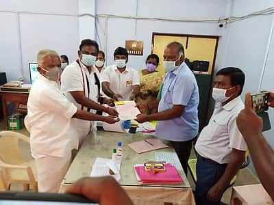 பரமத்தி வேலூரில் திமுக, அதிமுக, அமமுக வேட்பு மனு