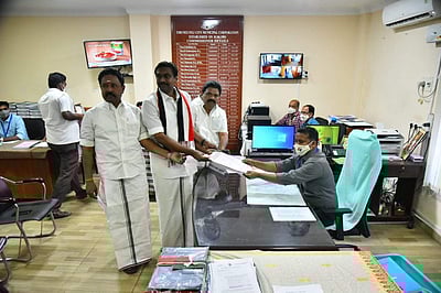 பாளையங்கோட்டையில் ஜெரால்டு (அதிமுக) வேட்பு மனு