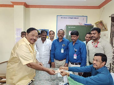 திமுக தேர்தல் அறிக்கை கதாநாயகன், அதிமுக தேர்தல் அறிக்கை வில்லன்: துரைமுருகன்