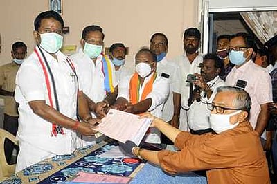 நன்னிலம் தொகுதியில் அமைச்சா் ஆா். காமராஜ் மனுதாக்கல்