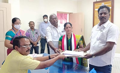 ஏற்காட்டில் சித்ரா (அதிமுக) வேட்பு மனு