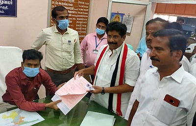 திருச்சி மாவட்டத்தில் அதிமுக வேட்பாளா்கள் மனுதாக்கல்  ஸ்ரீரங்கத்தில் கு.ப.கிருஷ்ணன்