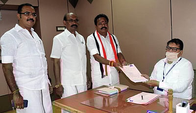 திருச்சி கிழக்குத் தொகுதியில் அமைச்சா் வெல்லமண்டி நடராஜன் மனுதாக்கல்