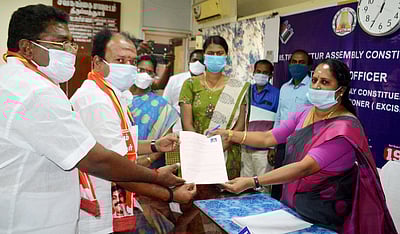 திருப்பத்தூா் தொகுதி நாம் தமிழா் கட்சிவேட்பாளா் வேட்பு மனுத் தாக்கல்