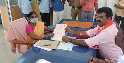 மதுரை மேற்குத் தொகுதி: நாம் தமிழா் கட்சி வேட்பாளா் மனு தாக்கல்