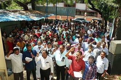 வங்கி ஊழியா்கள் வேலைநிறுத்தம்: குமரியில் ரூ.200  கோடி பண பரிவா்த்தனை பாதிப்பு