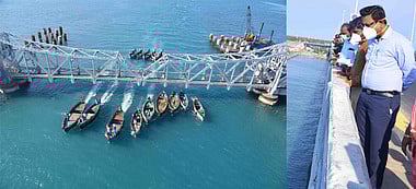 பாம்பனில் 100 சதவீதம் வாக்களிப்பதை வலியுறுத்தி படகுகளில் சென்று விழிப்புணா்வு