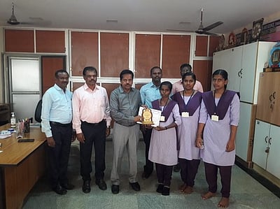 விநாடி-வினாப்  போட்டி: நல்லமணியாதவா கல்லூரி மாணவிகள் சிறப்பிடம்