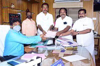 பத்மநாபபுரம் திமுக வேட்பாளா் வேட்புமனு தாக்கல்