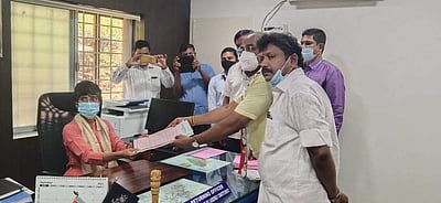 பெரியகுளம் தொகுதி அமமுக வேட்பாளர் வேட்புமனு தாக்கல்