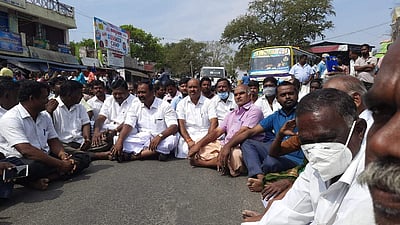 மின்வாரிய அலுவலகம் இடமாற்றம்: பொதுமக்கள் மறியல்