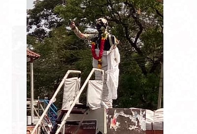 ஓமலூர்: மூடப்பட்ட அண்ணா சிலையை திமுகவினர் திறந்ததால் பரபரப்பு