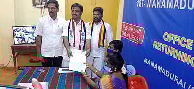 மானாமதுரையில் அமமுக வேட்பாளர் வேட்பு மனு தாக்கல்