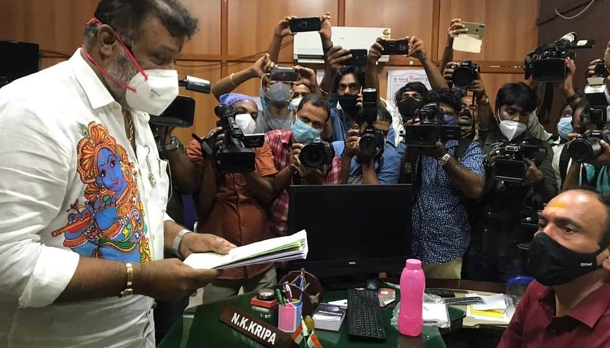 கேரள தேர்தல்: பாஜக வேட்பாளர் நடிகர் சுரேஷ் கோபி வேட்புமனு தாக்கல்