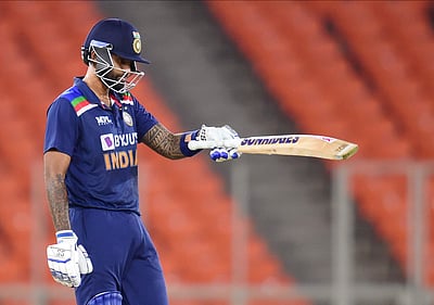 சூர்யகுமார் அதிரடி: இங்கிலாந்துக்கு 186 ரன்கள் இலக்கு