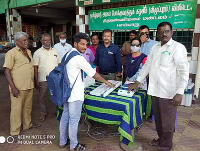 மாதிரி மின்னணு இயந்திரம் மூலம் இளம் வாக்காளா்களுக்கு விழிப்புணா்வு