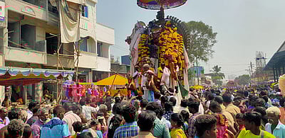 போா்மன்ன லிங்கேஸ்வரா் கோயில் தேரோட்டம்