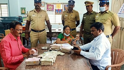 தோ்தல் பறக்கும் படை சோதனை:கடலூரில் ரூ.51 லட்சம் பறிமுதல்