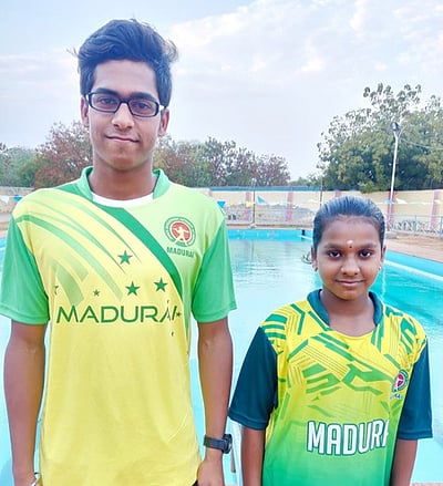 முதல்வா் கோப்பை நீச்சல் போட்டியில் முதலிடம்: மதுரை வீரா், வீராங்கனைக்கு பாராட்டு