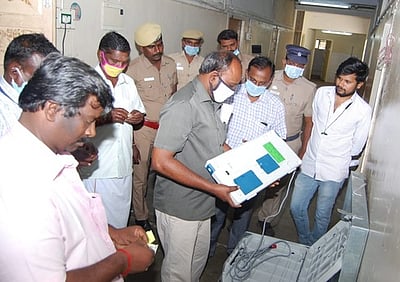 :திண்டுக்கல் மாவட்டத்தில் 134 இடங்களில் வாக்களிப்பதை உறுதி செய்யும் கருவி செயல்முறை விளக்கம்