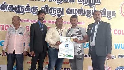 5 மணி நேரம் சிலம்பம் சுற்றி பள்ளி மாணவா் சாதனை