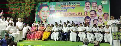 உடன்குடியில் அதிமுக கூட்டம்